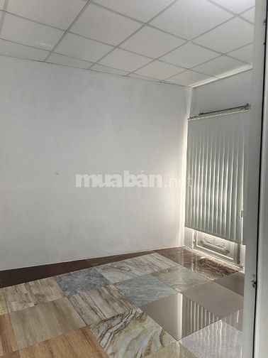 cho thuê nhà mặt tiền, đường xe 16 chỗ vào được.