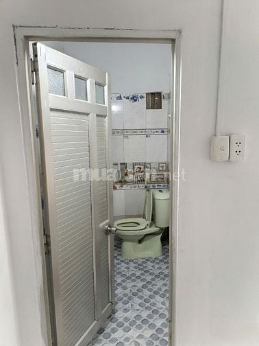 cho thuê nhà mặt tiền, đường xe 16 chỗ vào được.