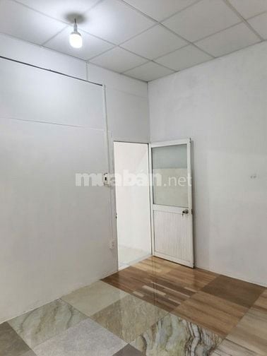 cho thuê nhà mặt tiền, đường xe 16 chỗ vào được.