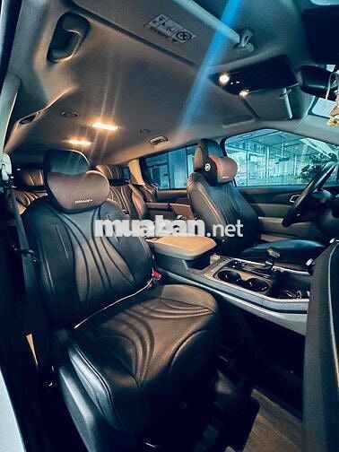 KIA Carnival Luxury Trắng 8 chỗ