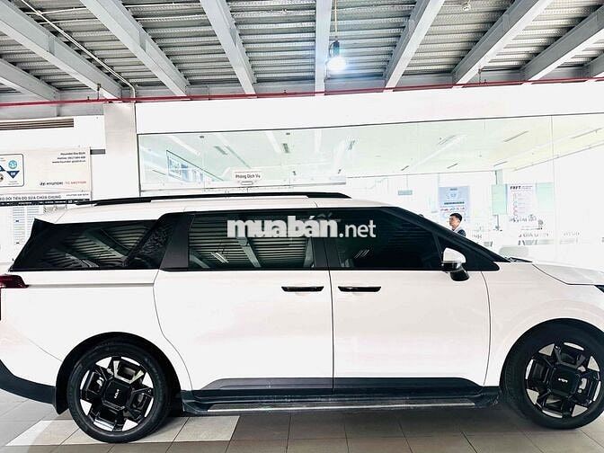 KIA Carnival Luxury Trắng 8 chỗ
