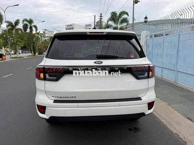 Bán Ford Everest Titanium 2025 đi lướt chính hãng