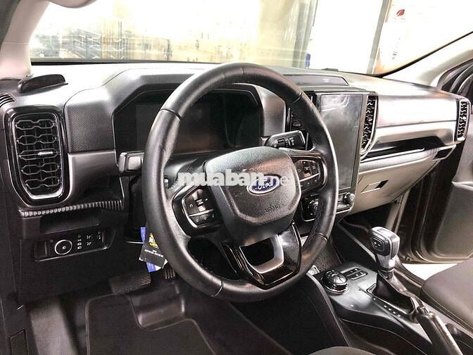 Bán Ford Ranger XLT 4x4 2022 đi ít, xhđ cao