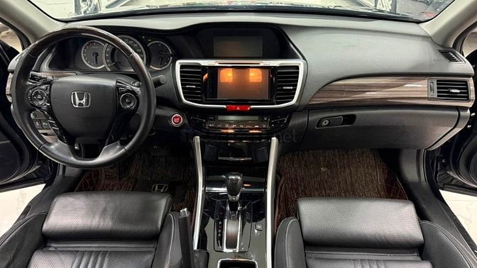 Bán Honda Accord sản xuất 2018. Xe cực đẹp.