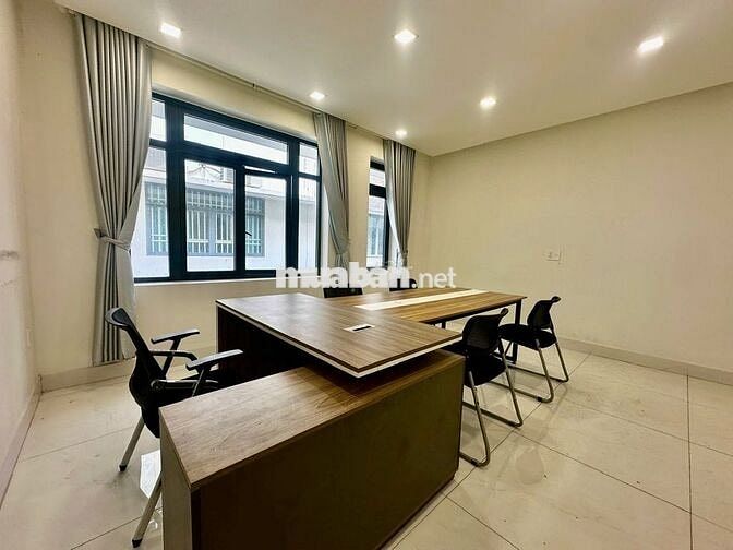 Văn phòng Vạn Phúc 20m2 sẵn nội thất, có máy lạnh, hầm xe. Giá 6 tr