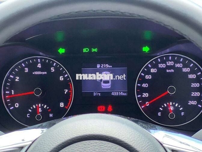 Kia Cerato 2020 1.6MT,số sàn,màu vàng,43.000 km
