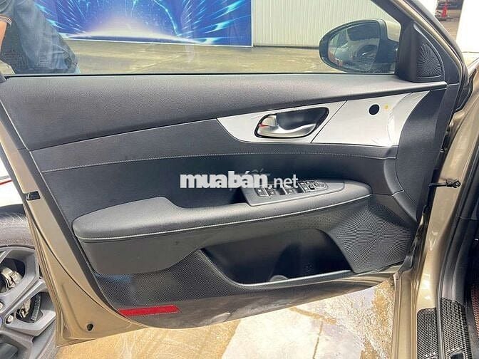 Kia Cerato 2020 1.6MT,số sàn,màu vàng,43.000 km