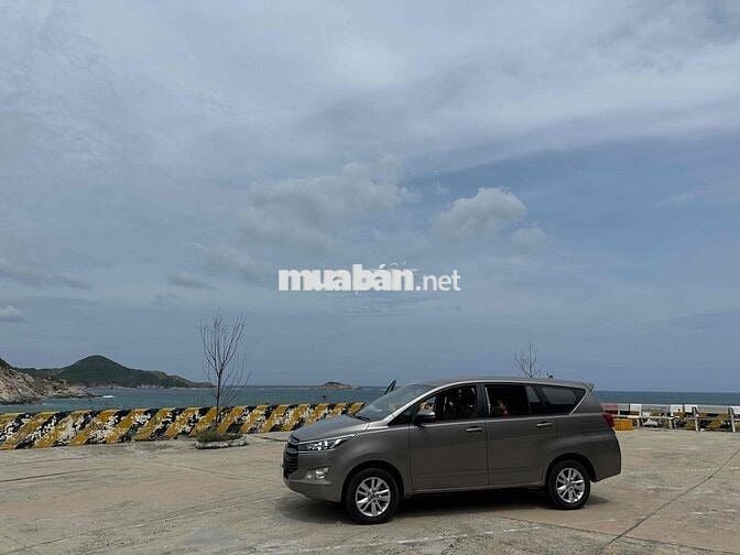Toyota Innova 7 chỗ màu Xám