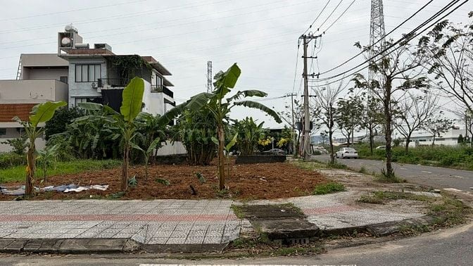 Chính chủ cần bán: 664m2, 3 mặt tiền, mặt tiền rộng 50 mét tại Đảo VIP