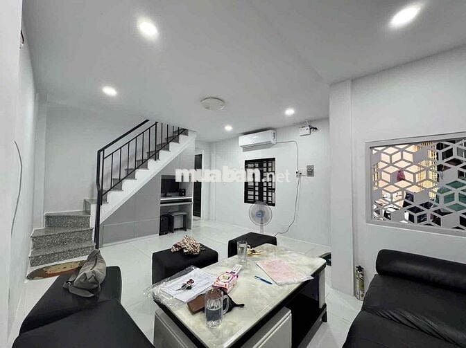 Hẻm 1sẹt Hoà Bình.  dt 44m2 .nhà rộng rãi. tặng full nội thất mới.