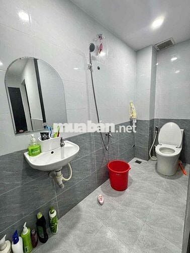 Hẻm 1sẹt Hoà Bình.  dt 44m2 .nhà rộng rãi. tặng full nội thất mới.