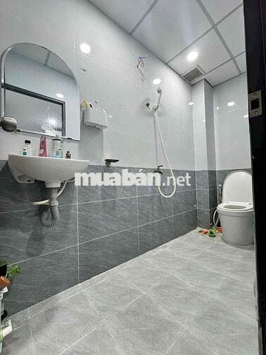 Hẻm 1sẹt Hoà Bình.  dt 44m2 .nhà rộng rãi. tặng full nội thất mới.