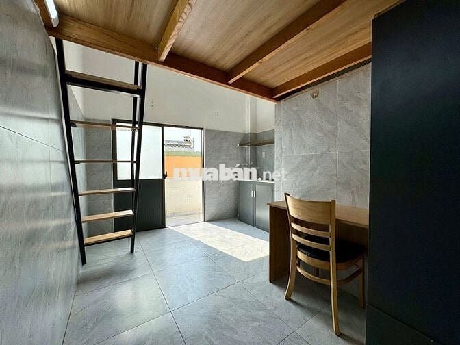 STUDIO BAN CÔNG - CỬA SỔ DƯƠNG QUẢNG HÀM - GẦN ĐH VLU, IUH, HÙNG VƯƠNG