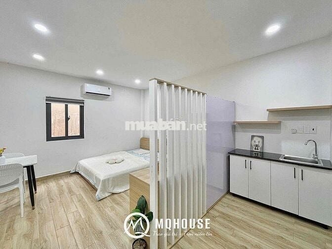 MỚI TRỐNG STUDIO TÁCH BẾP NẰM SÁT SÂN BAY QUA HUIT VÀ HVU 5P DI CHUYÊN