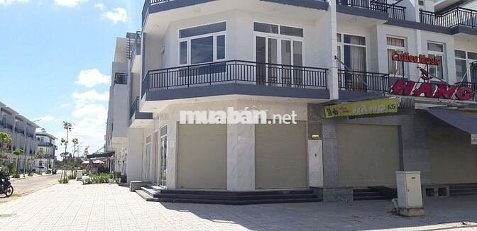 Chính chủ Cần bán căn nhà phố ba tầng, view đẹp, Đức Hoà, Long An