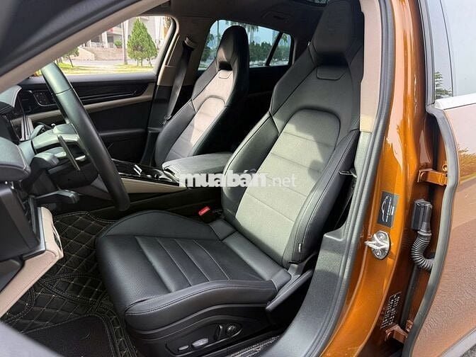 Porsche Panamera màu độc bản vàng madeira  Sx 2024