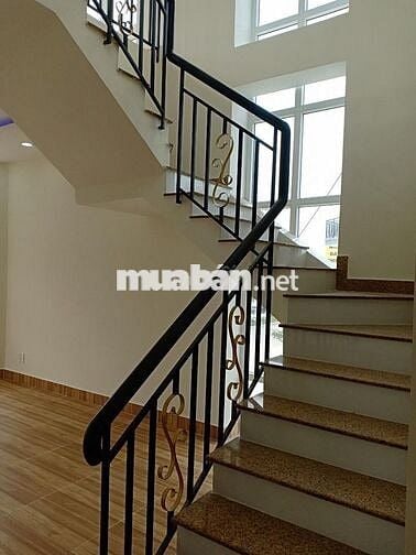 Chính chủ Cần bán căn nhà phố ba tầng, view đẹp, Đức Hoà, Long An