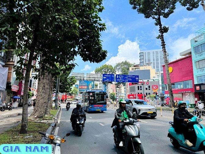 BÁN NHÀ MẶT TIỀN KINH DOANH : ĐƯỜNG TRẦN HƯNG ĐẠO - P. CẦU ÔNG LÃNH 