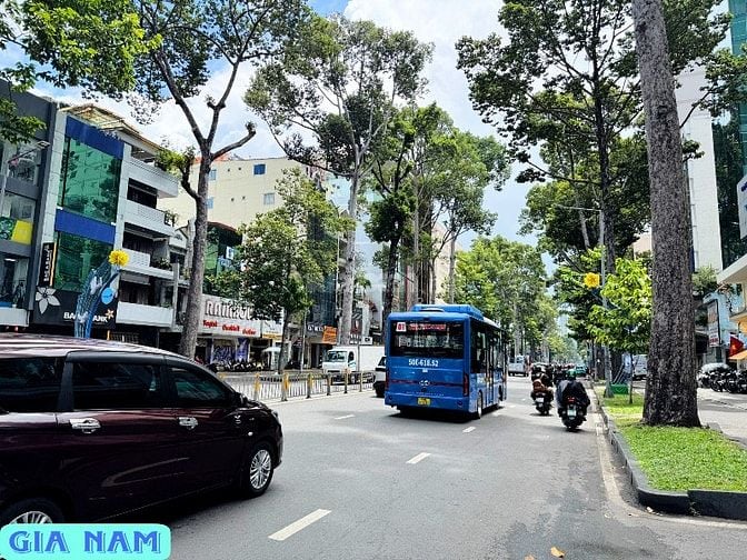 BÁN NHÀ MẶT TIỀN KINH DOANH : ĐƯỜNG TRẦN HƯNG ĐẠO - P. CẦU ÔNG LÃNH 