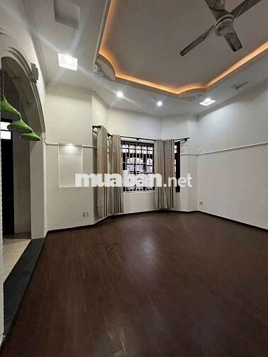 Cần cho thuê nhà mặt tiền ĐHT 17 .DT 12 x18 1 trệt 1Lửng  2Lầu 7PN 7WS