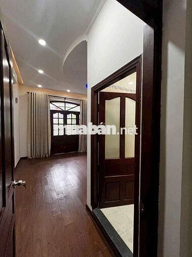 Cần cho thuê nhà mặt tiền ĐHT 17 .DT 12 x18 1 trệt 1Lửng  2Lầu 7PN 7WS