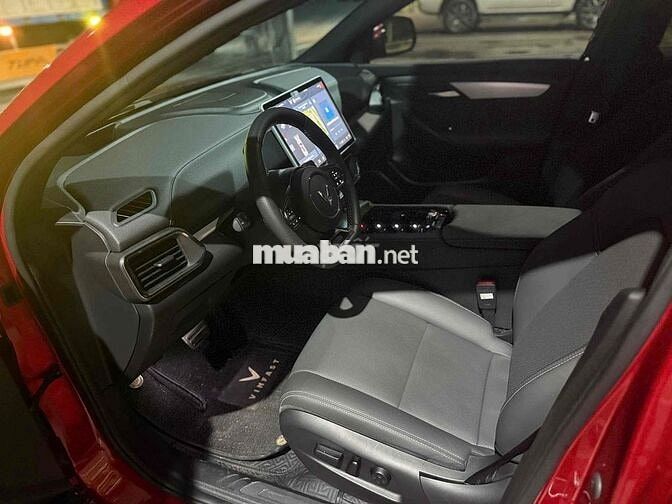 VinFast VF8 Plus 2026 đỏ 12000 km