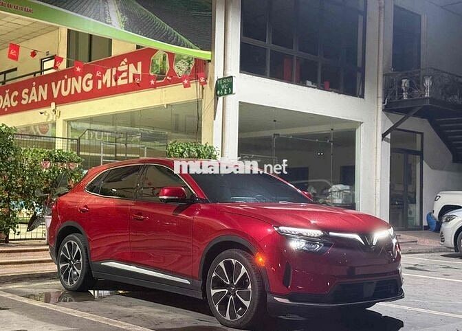 VinFast VF8 Plus 2026 đỏ 12000 km
