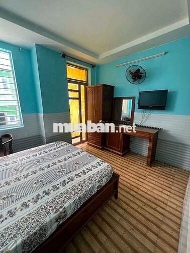Cần cho thuê căn hộ dich vụ ĐHT 39.DT 4 x 26  1 trẻt 6 lầu .23Pn 24WS.