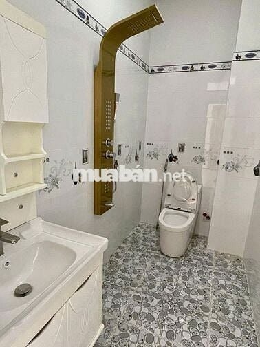 Cho thuê nhà MT 181A Nhật Tảo, Phường 8, Quận 10 thông ra Ngô Quyền