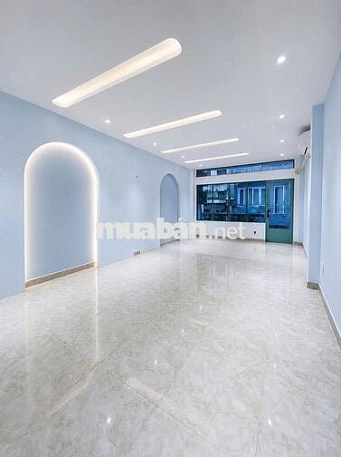 CHO THUÊ NHÀ MẶT TIỀN NGÔ QUYỀN, QUẬN 10 - DT: 4 x 12m - TRỐNG SUỐT