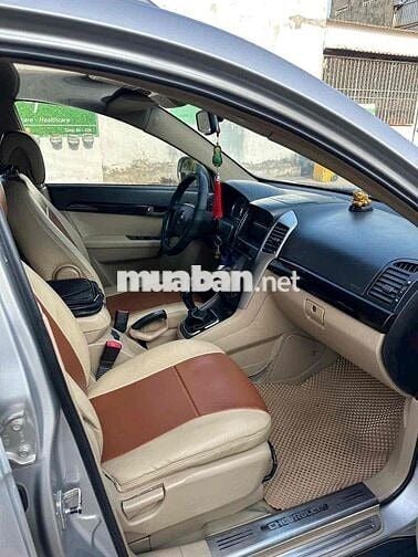 Chevrolet Captiva 7 chỗ Bạc