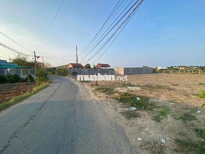 đất thổ cư mặt tiền nhựa 152m2. Xã Mỹ Lộc, cách Bình chánh 5km