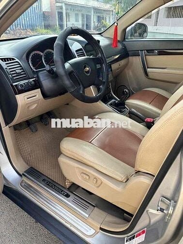 Chevrolet Captiva 7 chỗ Bạc