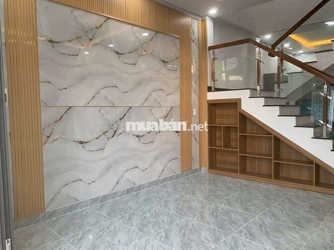 nhà lầu trong khu dân cư, gần đường quốc lộ và nhiều tiện ích