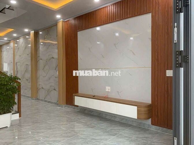 nhà lầu trong khu dân cư, gần đường quốc lộ và nhiều tiện ích