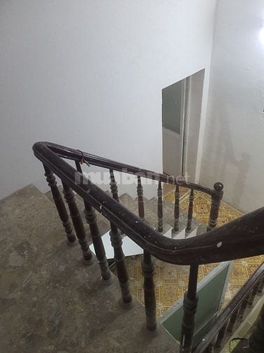 Tôi cần cho thuê nhà trong ngõ 50 Lĩnh Nam, 52m2, 2 tầng, 4 PN, 8 trệu