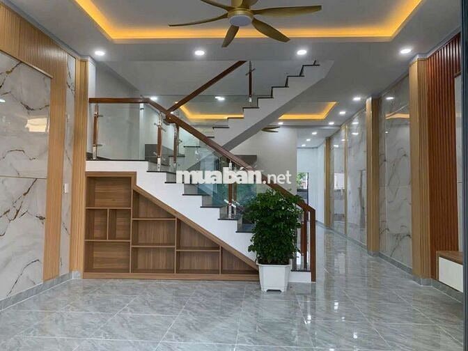 nhà lầu trong khu dân cư, gần đường quốc lộ và nhiều tiện ích