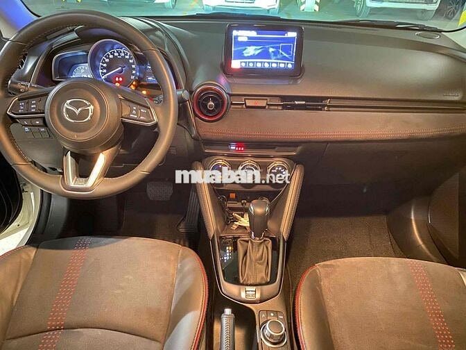 Mazda 2 Luxury 1.5 2024 Trắng 30.000 km