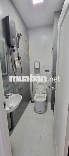 CHO THUÊ NHÀ 3 TẦNG HƯNG PHÚ Q8 HẺM BA GÁC 4M X 9M 2PN 3WC 11 TR/THÁNG