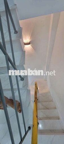 CHO THUÊ NHÀ 3 TẦNG HƯNG PHÚ Q8 HẺM BA GÁC 4M X 9M 2PN 3WC 11 TR/THÁNG