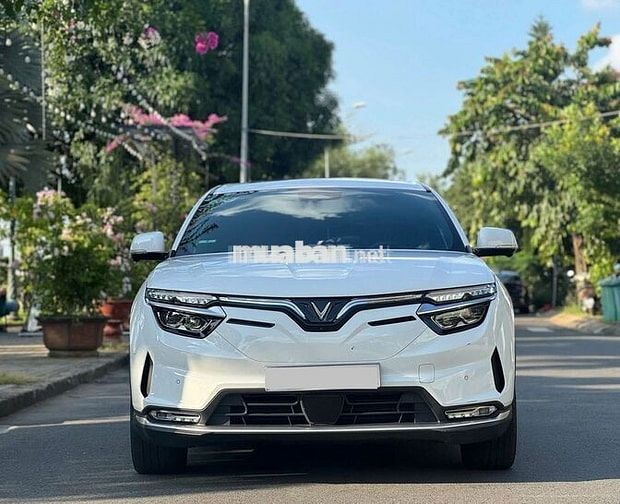 Vinfast VF8 Plus 2022- Màu trắng - 7v4km-Mua pin