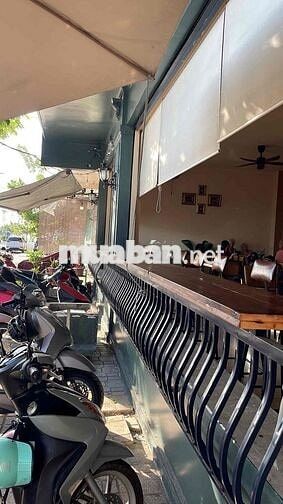 Tuyển nhân viên phục vụ quán cafe