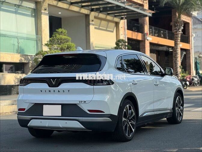 Vinfast VF8 Plus 2022- Màu trắng - 7v4km-Mua pin