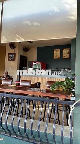 Tuyển nhân viên phục vụ quán cafe