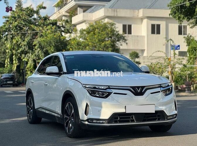 Vinfast VF8 Plus 2022- Màu trắng - 7v4km-Mua pin