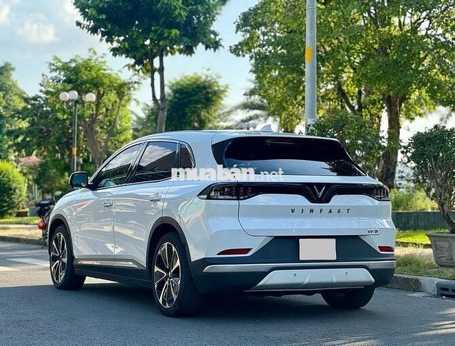 Vinfast VF8 Plus 2022- Màu trắng - 7v4km-Mua pin