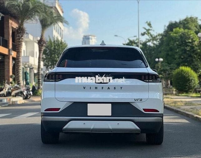 Vinfast VF8 Plus 2022- Màu trắng - 7v4km-Mua pin