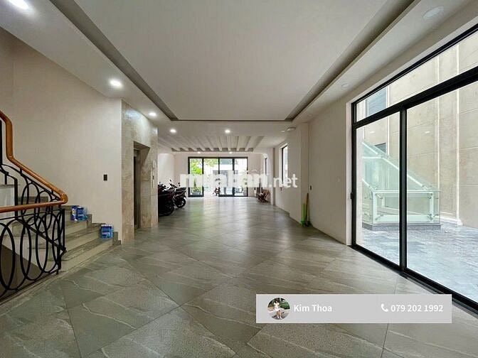 Tầng trệt 7x22m (100m2) có t. máy, máy lạnh, hầm xe rộng. Giá 20tr