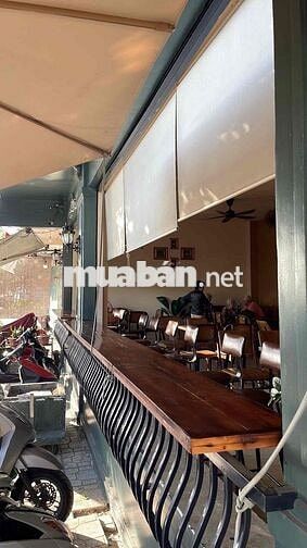 Tuyển nhân viên phục vụ quán cafe