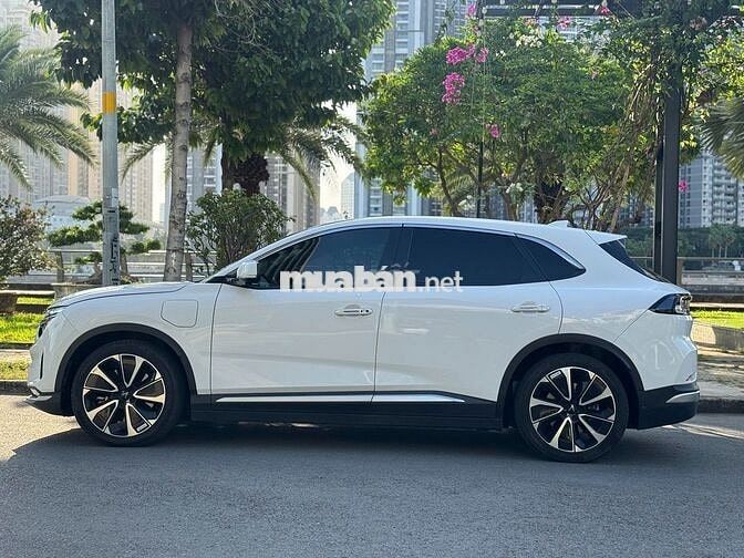 Vinfast VF8 Plus 2022- Màu trắng - 7v4km-Mua pin